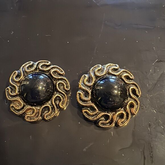 Vintage~SODOR SHOE CLIPS~Textured~GOLD TONE With Black Stone - Picture 1 of 4